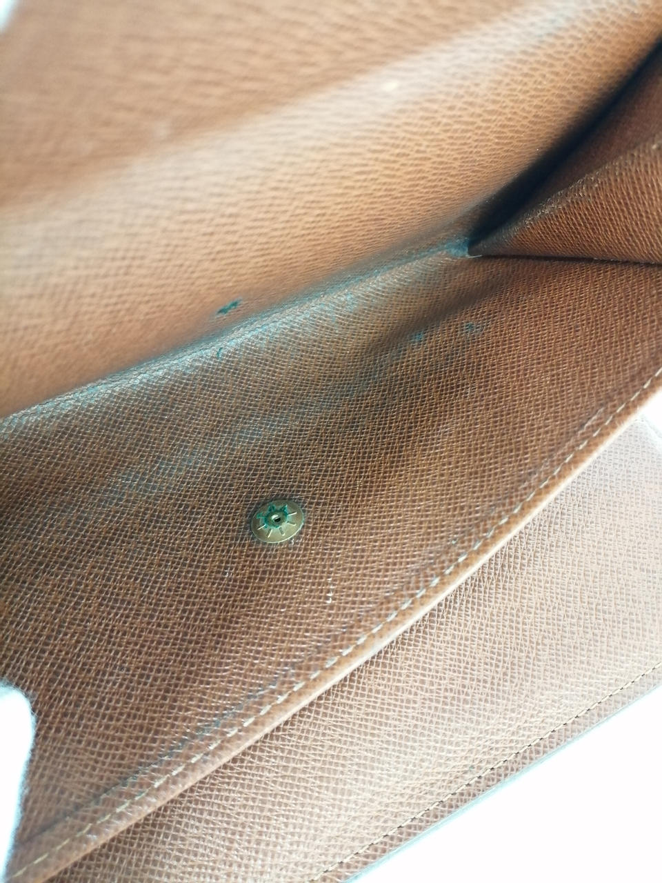 ボタン部分錆びあり