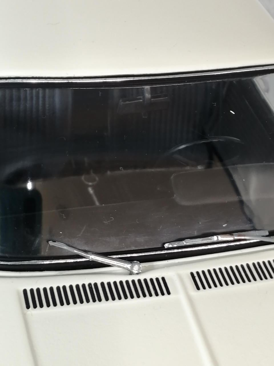 ワイパー1本折れています。