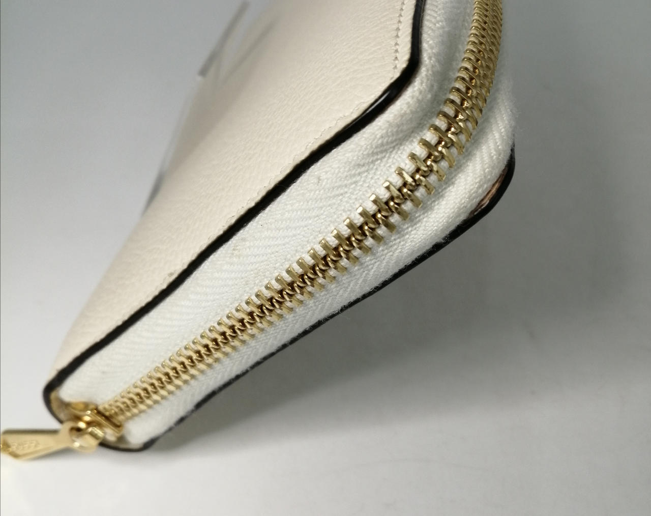 布部分に多少汚れがあります