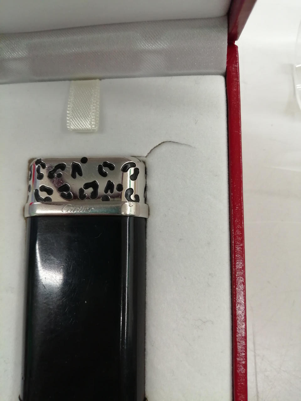 ケース内の割れてます