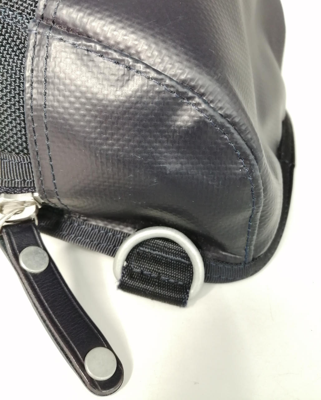 小さな擦れあります。