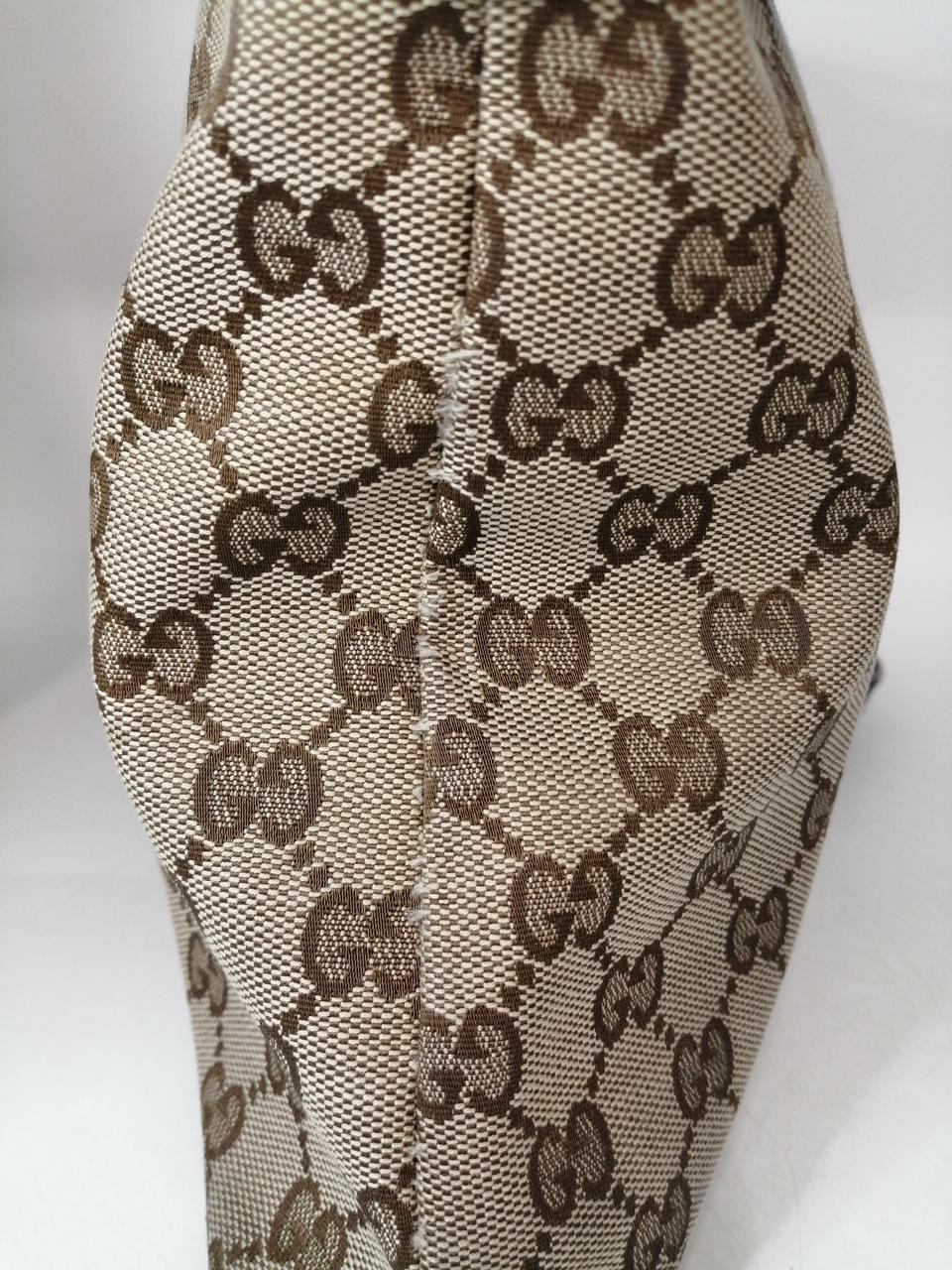 ほつれなどあります。