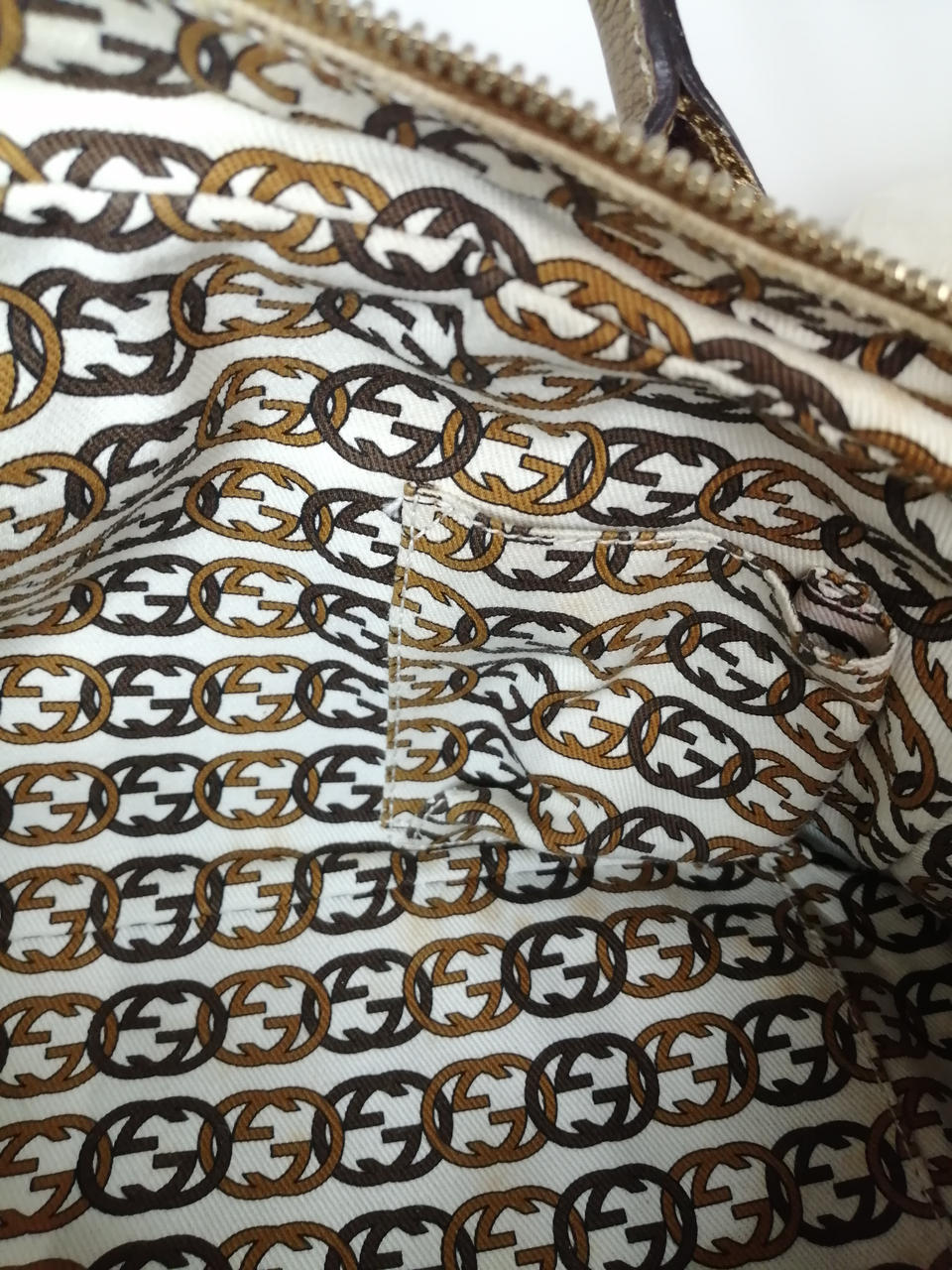 シミ汚れなどあります。