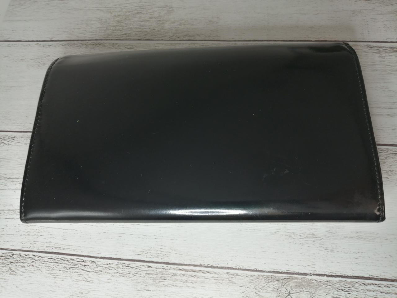 裏面に汚れやキズなどあります。