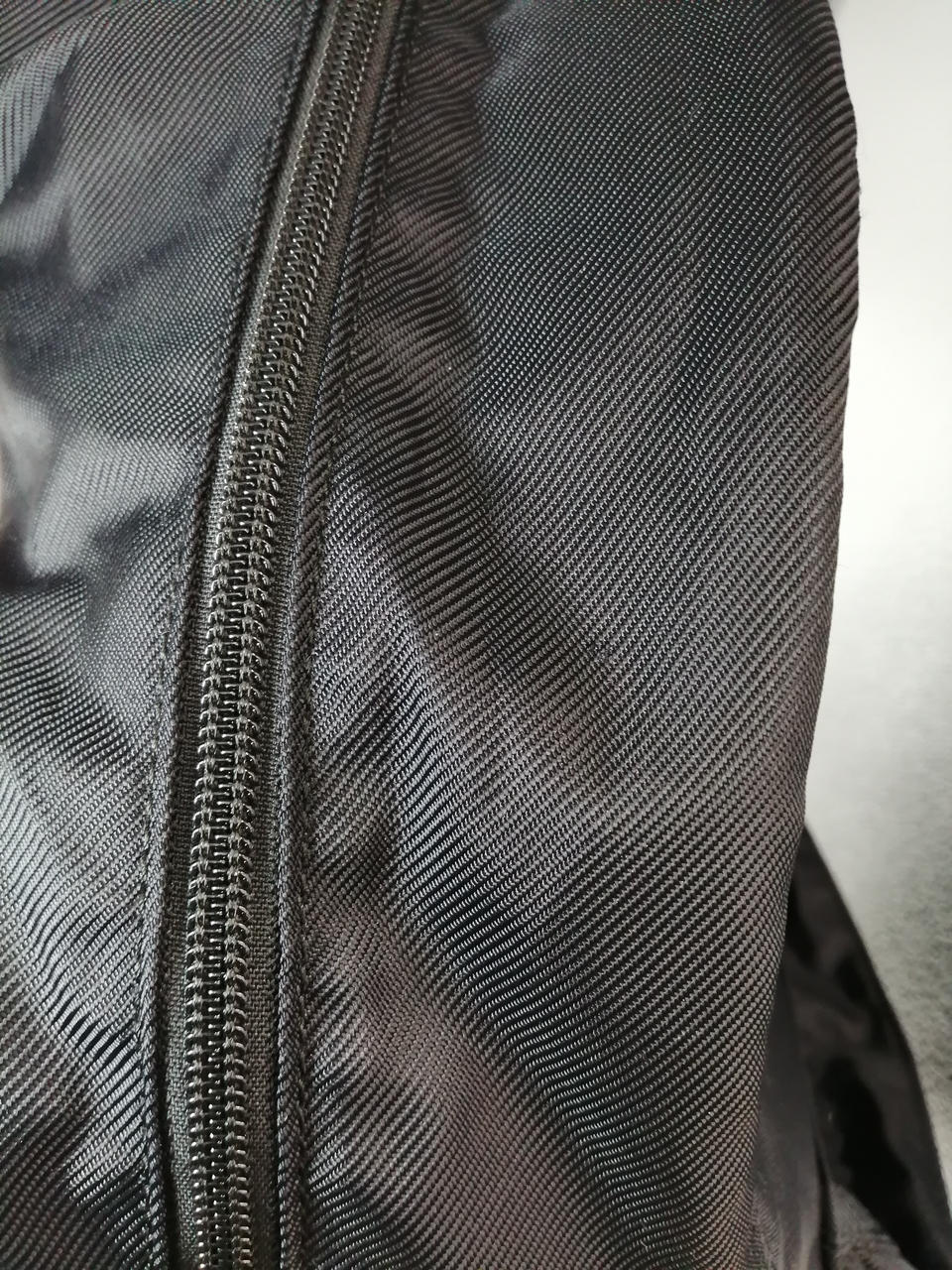 ほつれなどあります。