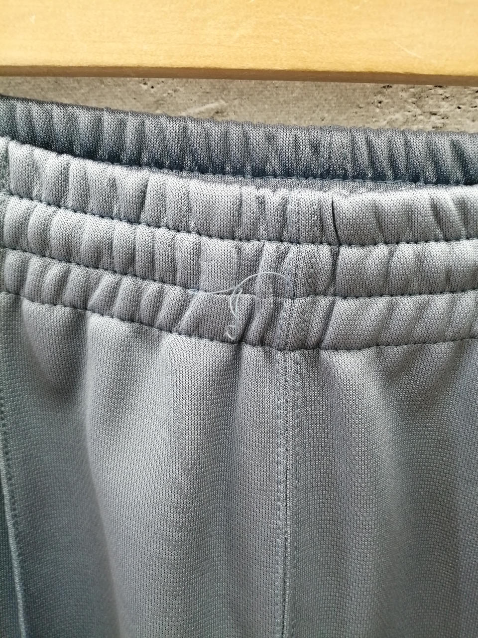 ほつれなどあります。