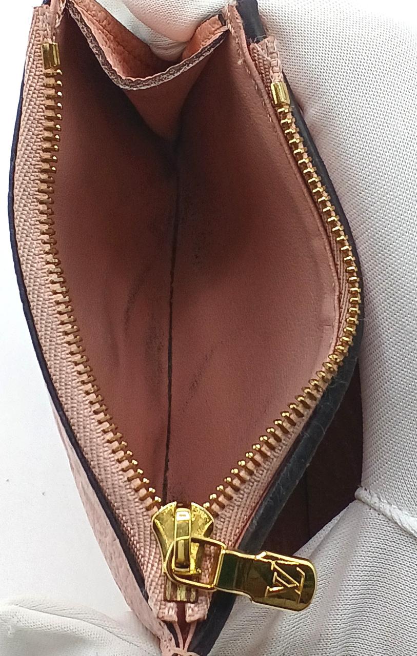 コインポケット内部使用感あり