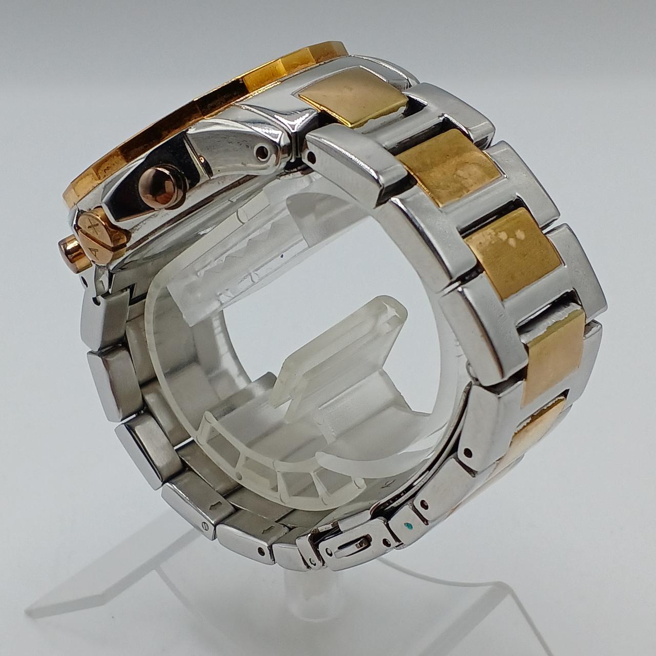 ベルト部分にシミあり