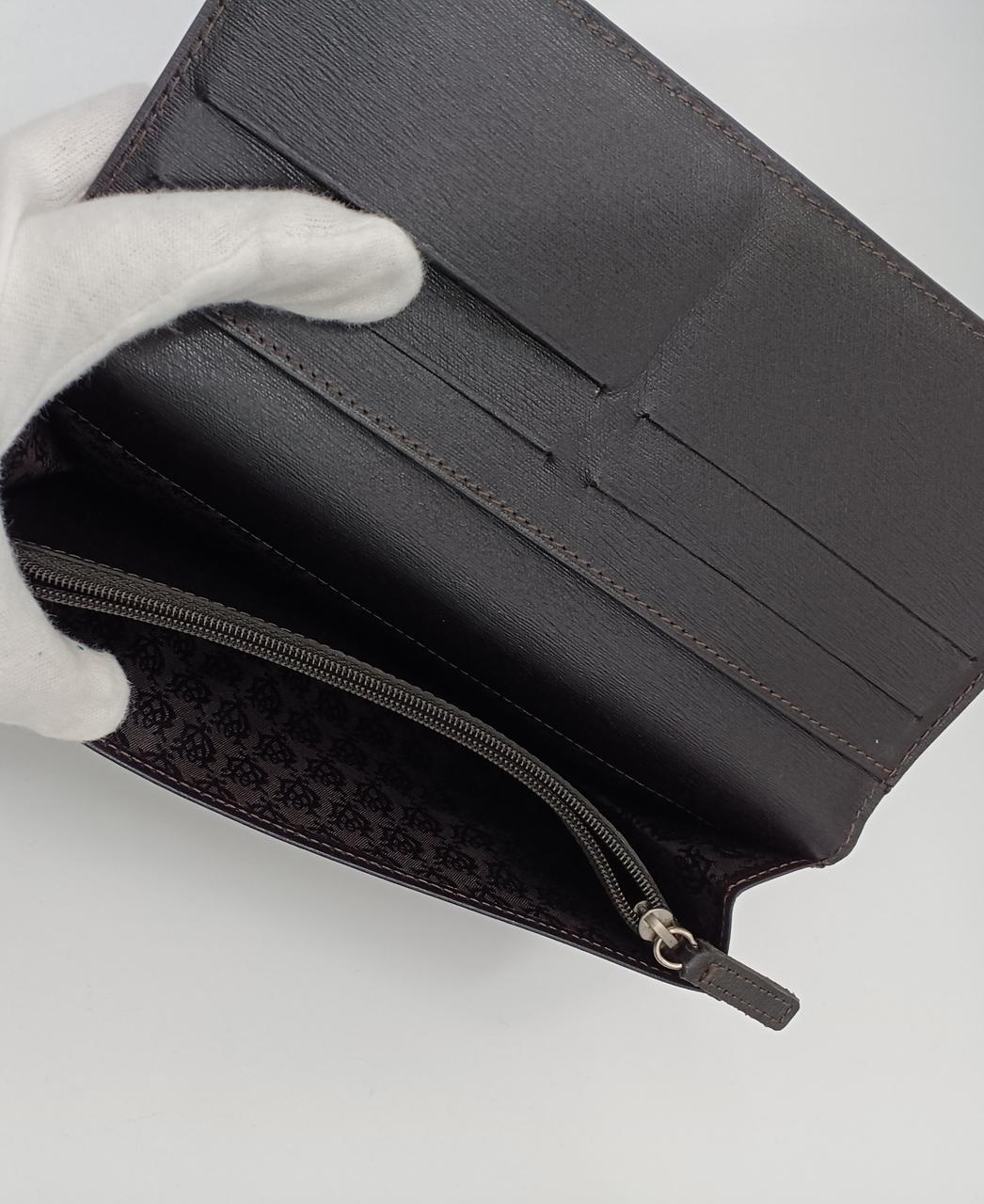 お札入れ2箇所 コインポケット１箇所