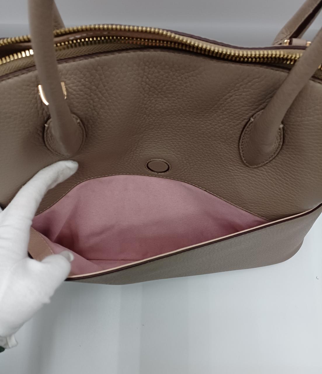 背面外ポケット