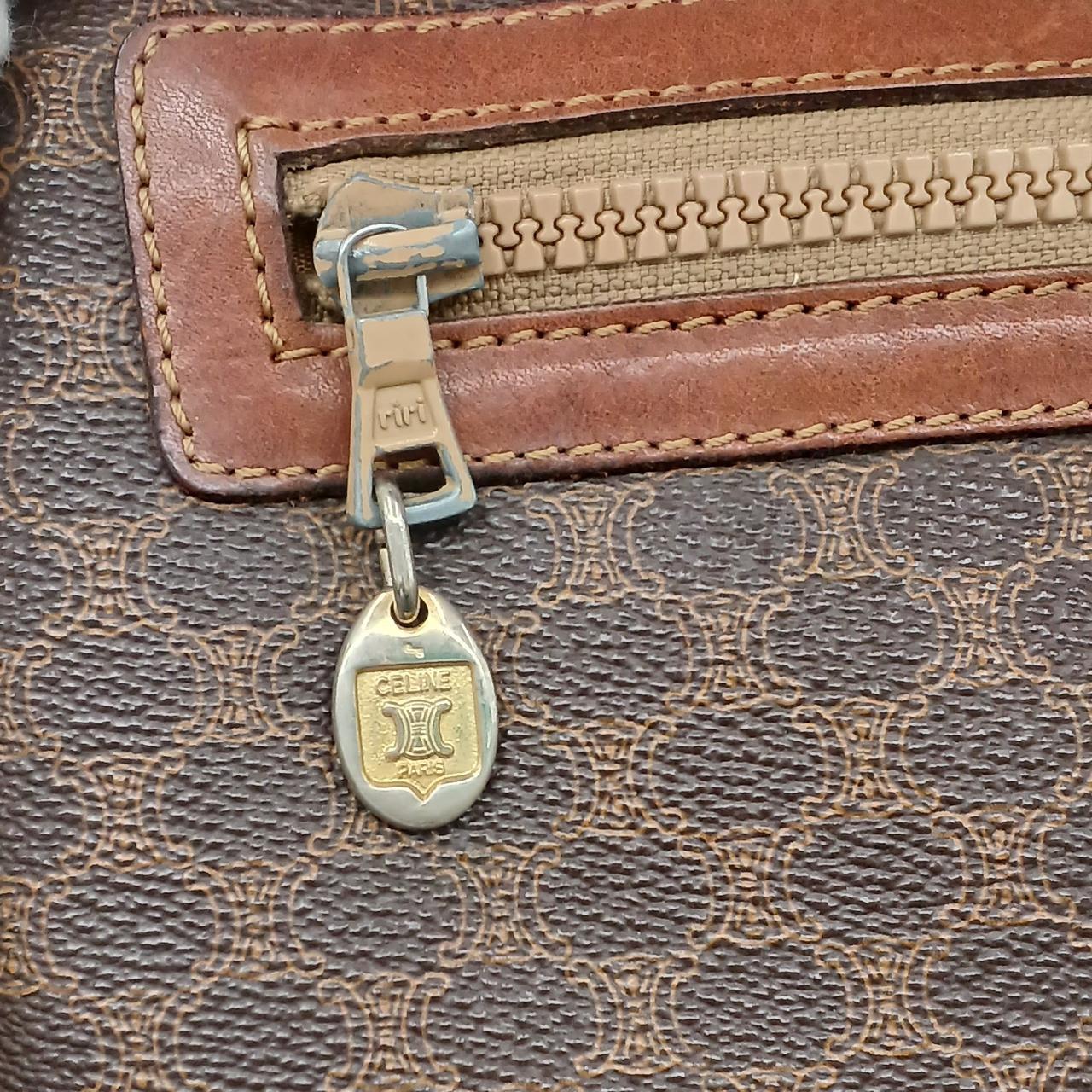 ファスナー塗装剥がれあり