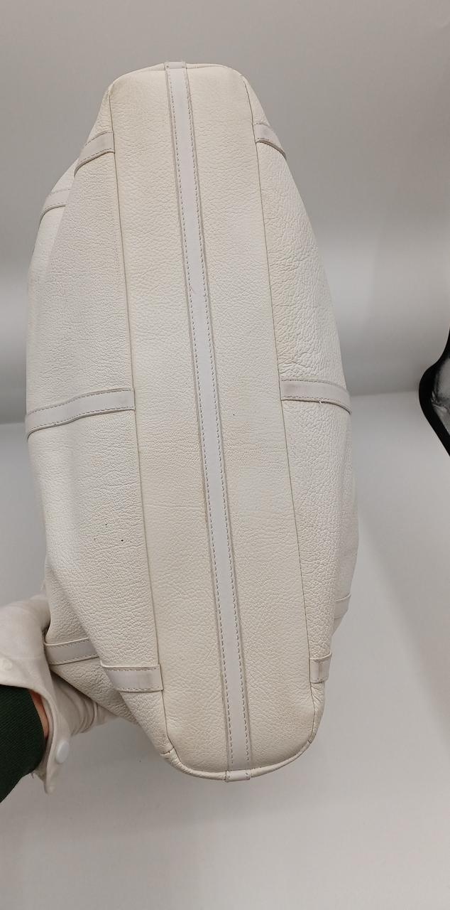 黄ばみや使用感あり