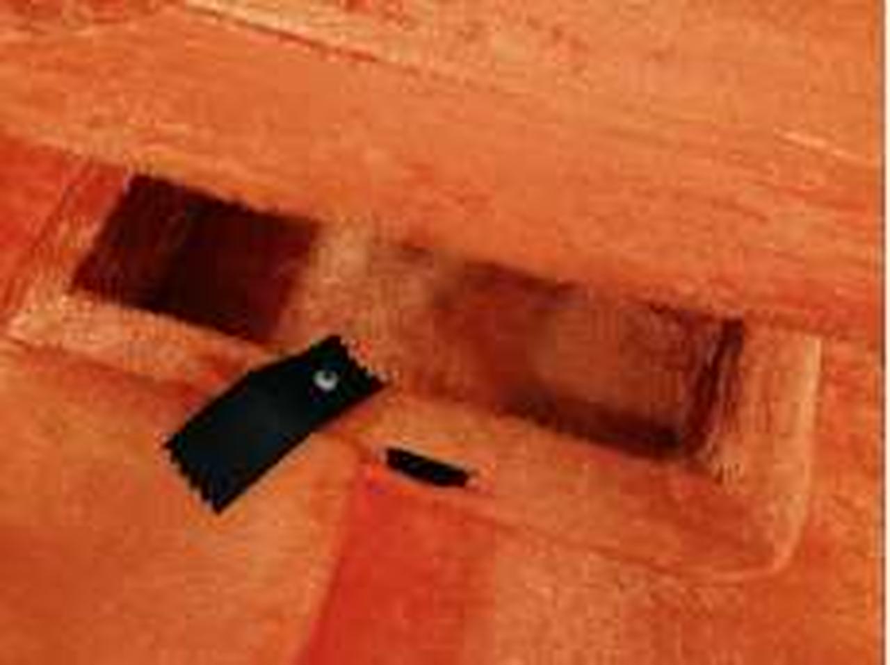 ポケット固定具の破損部分です