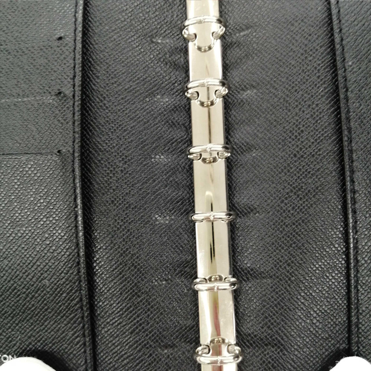 金具があたったヘコみあり