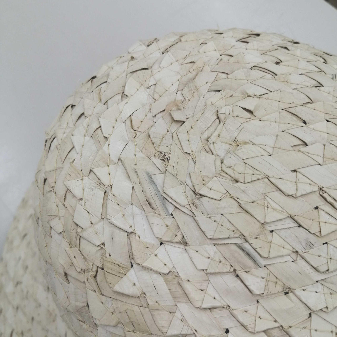 天然の色合いなのか変色あります