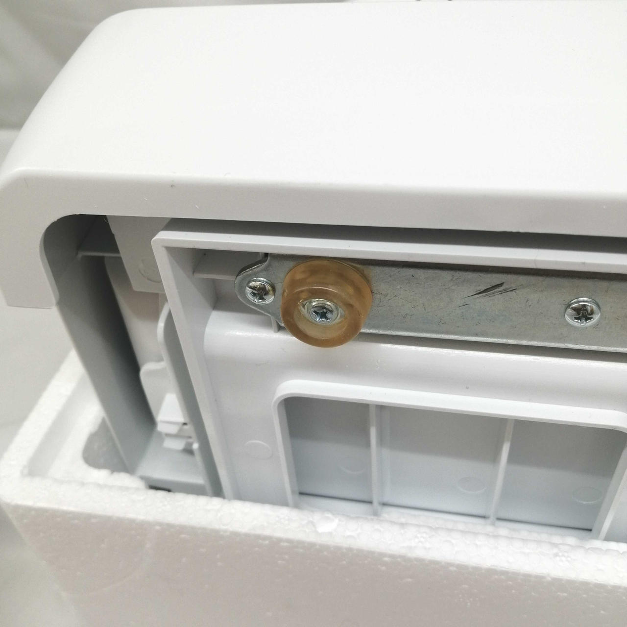 ゴムの部分に変色が見受けられます。