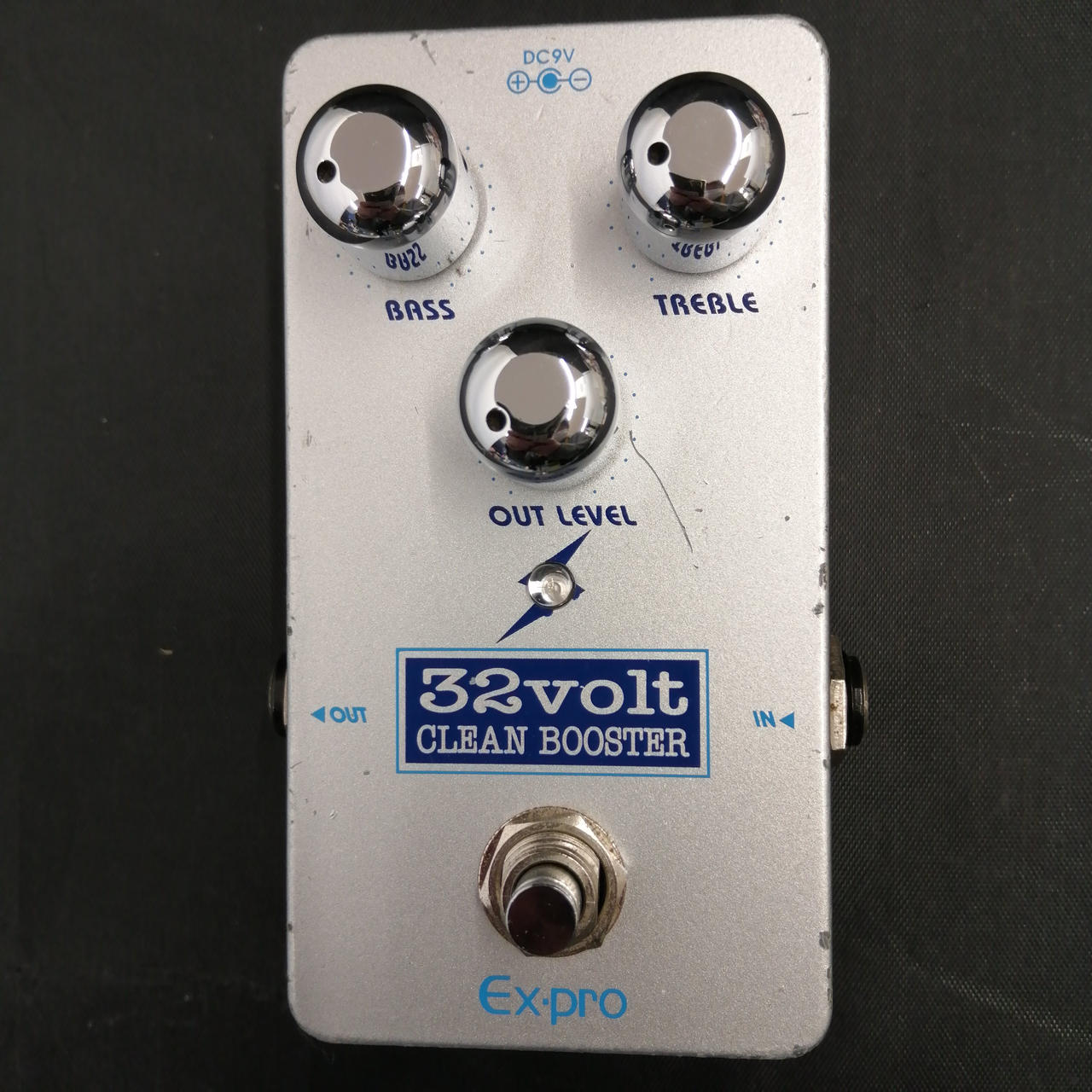 キズあります。