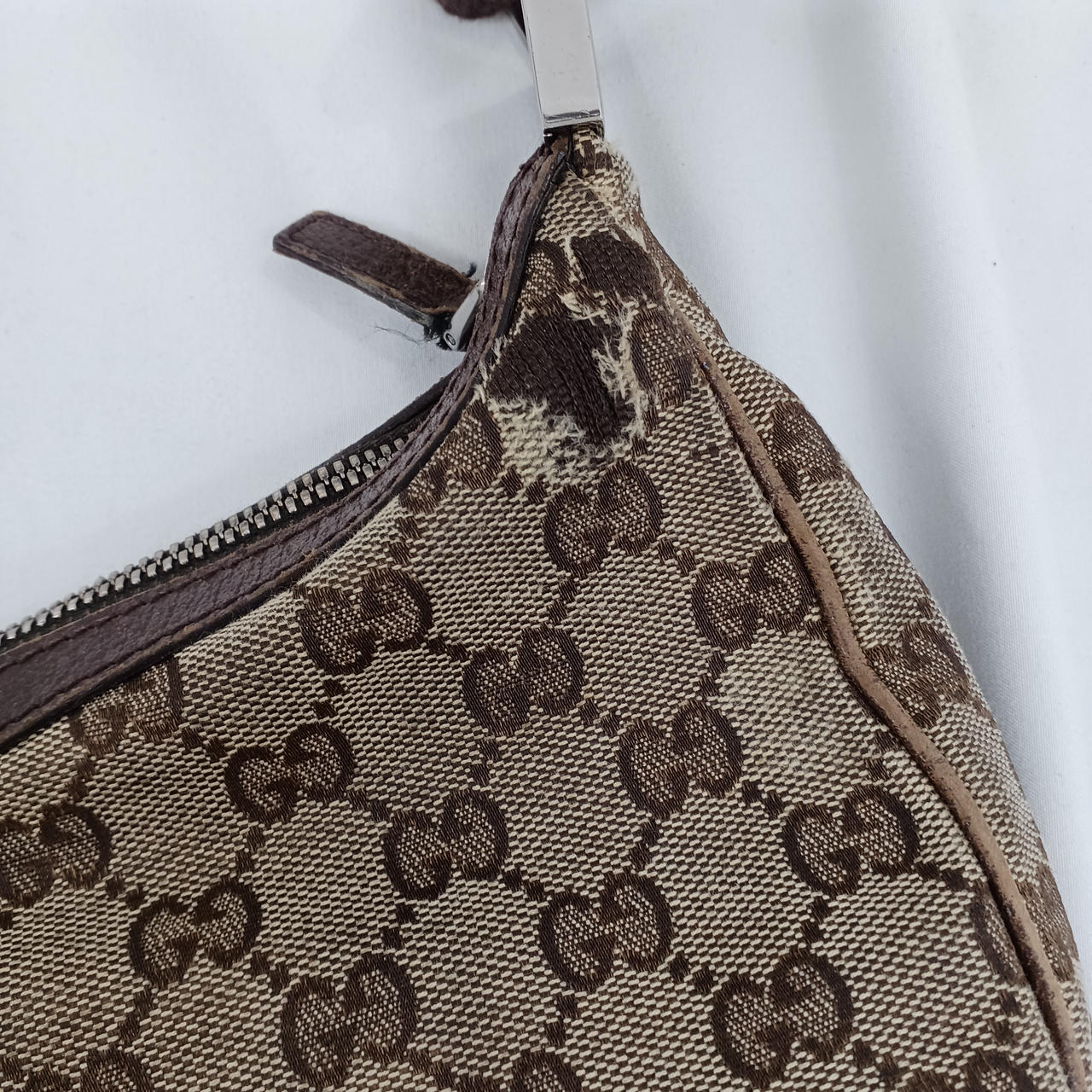 全体的にスレ、キズ目立ちます