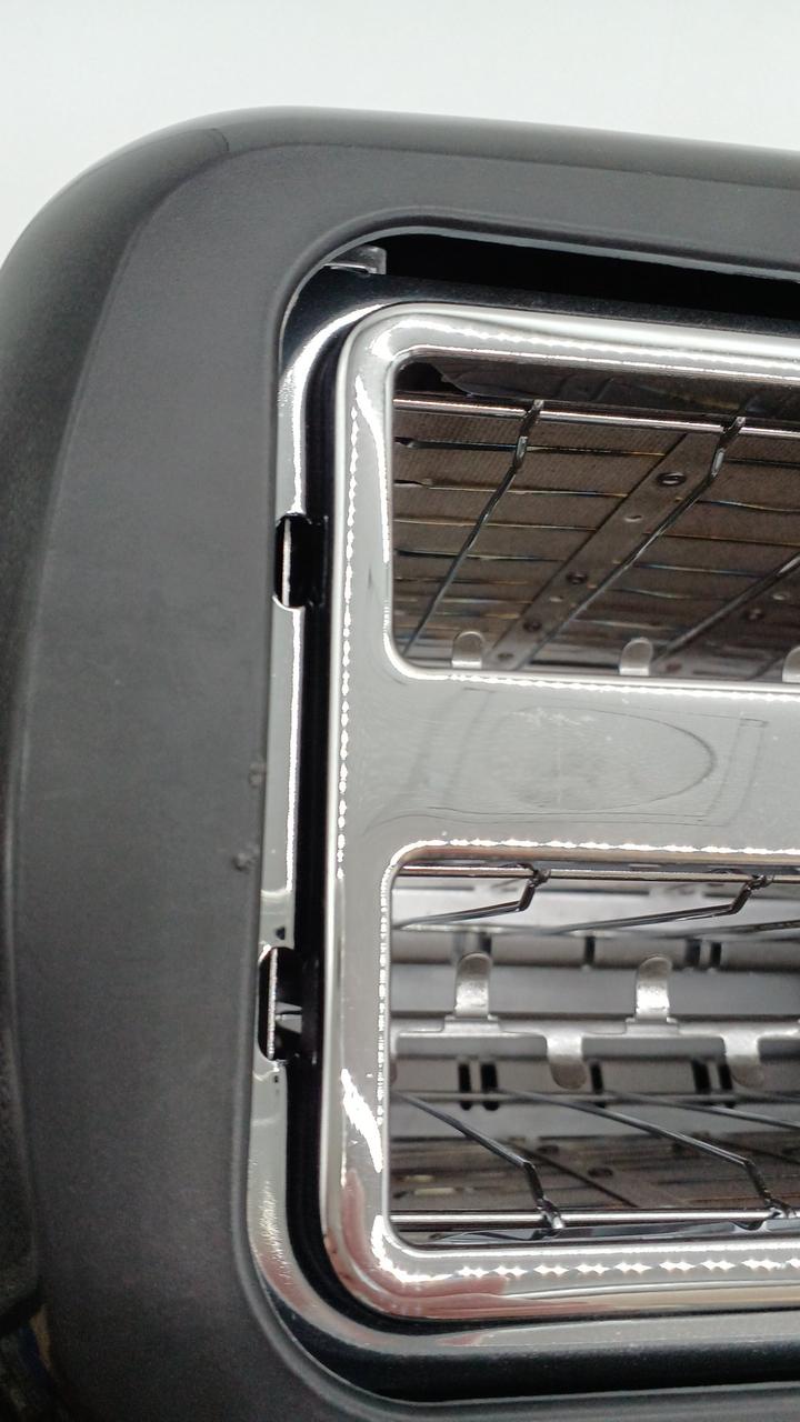 フチに溶けた跡があります