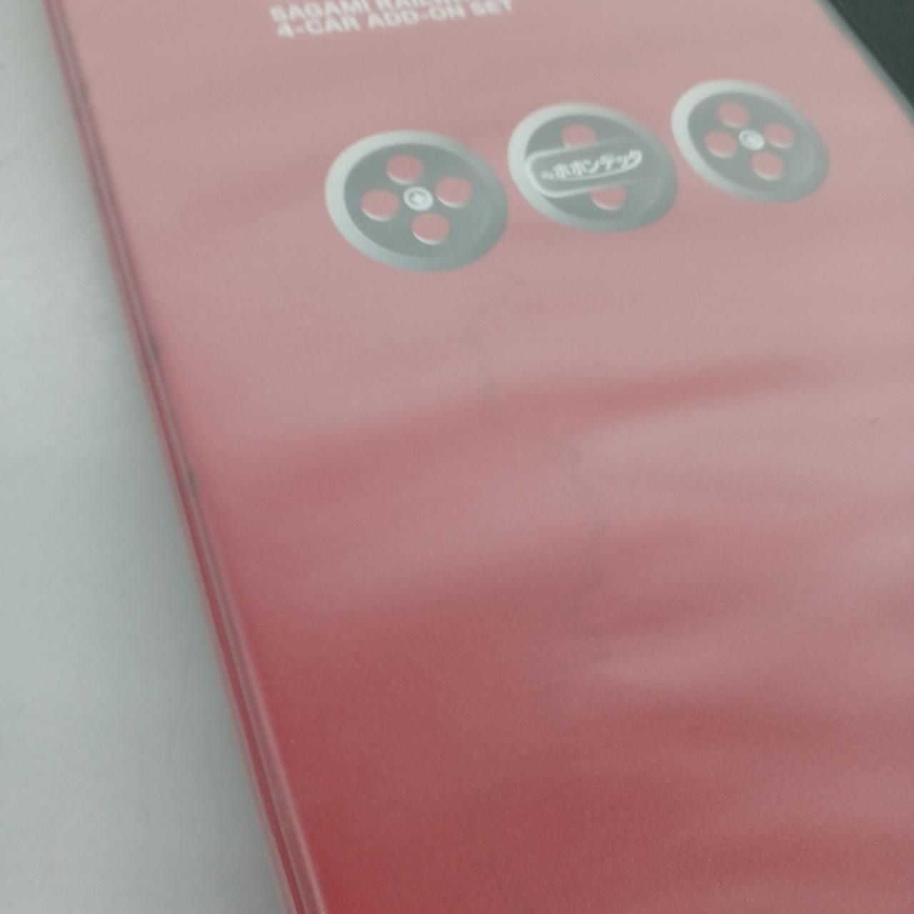 紙部分に広くシミあります