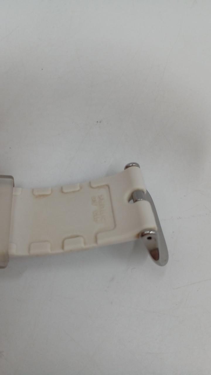 ベルトに少し黄ばみあります