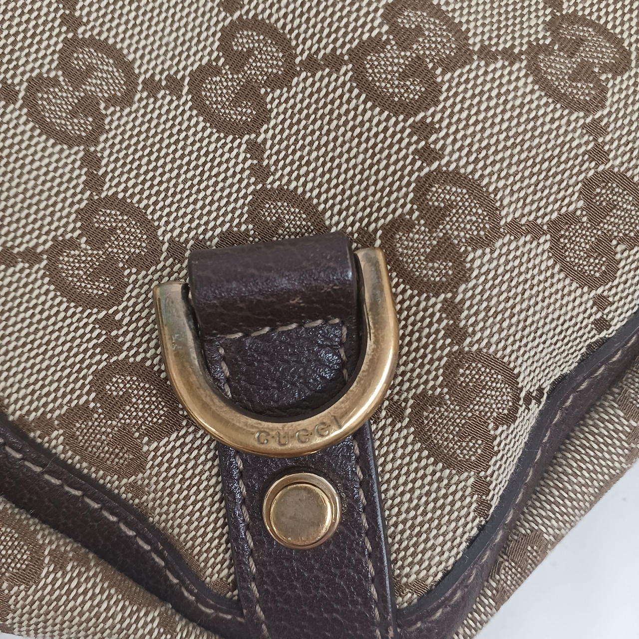 全ての金具に変色あり