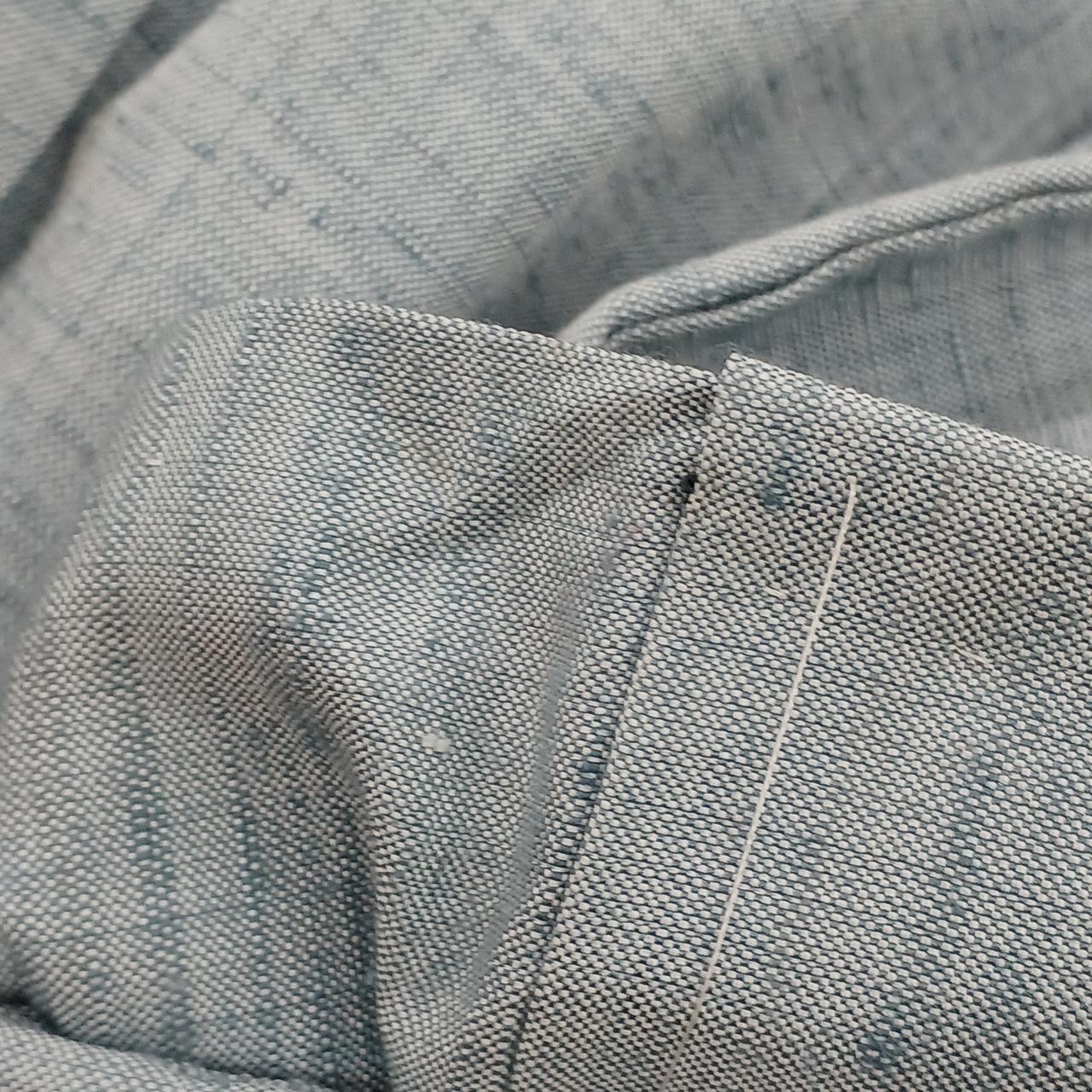 値札を付けた小さな穴があります