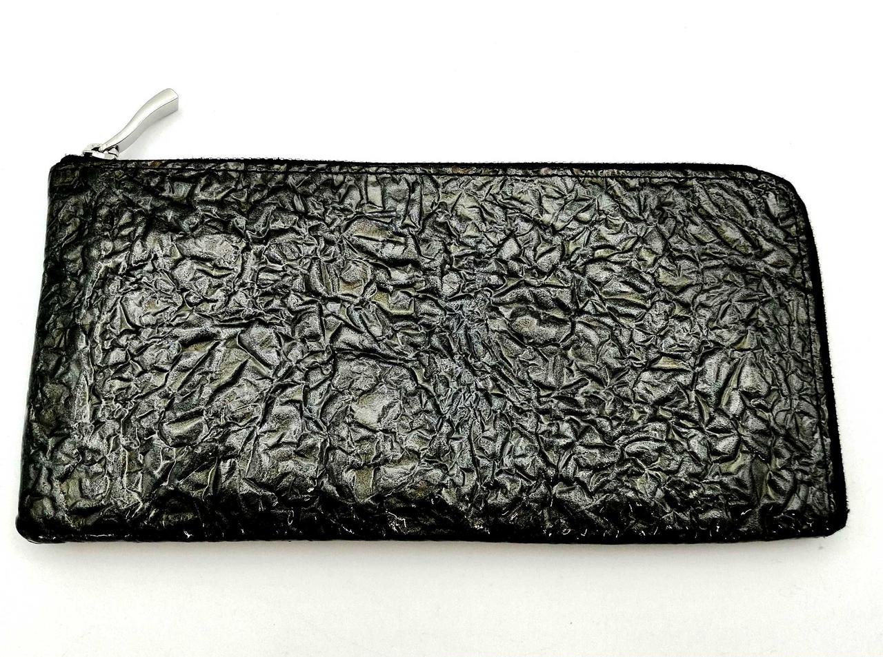 黒っぽく見えますが、お色はグレー