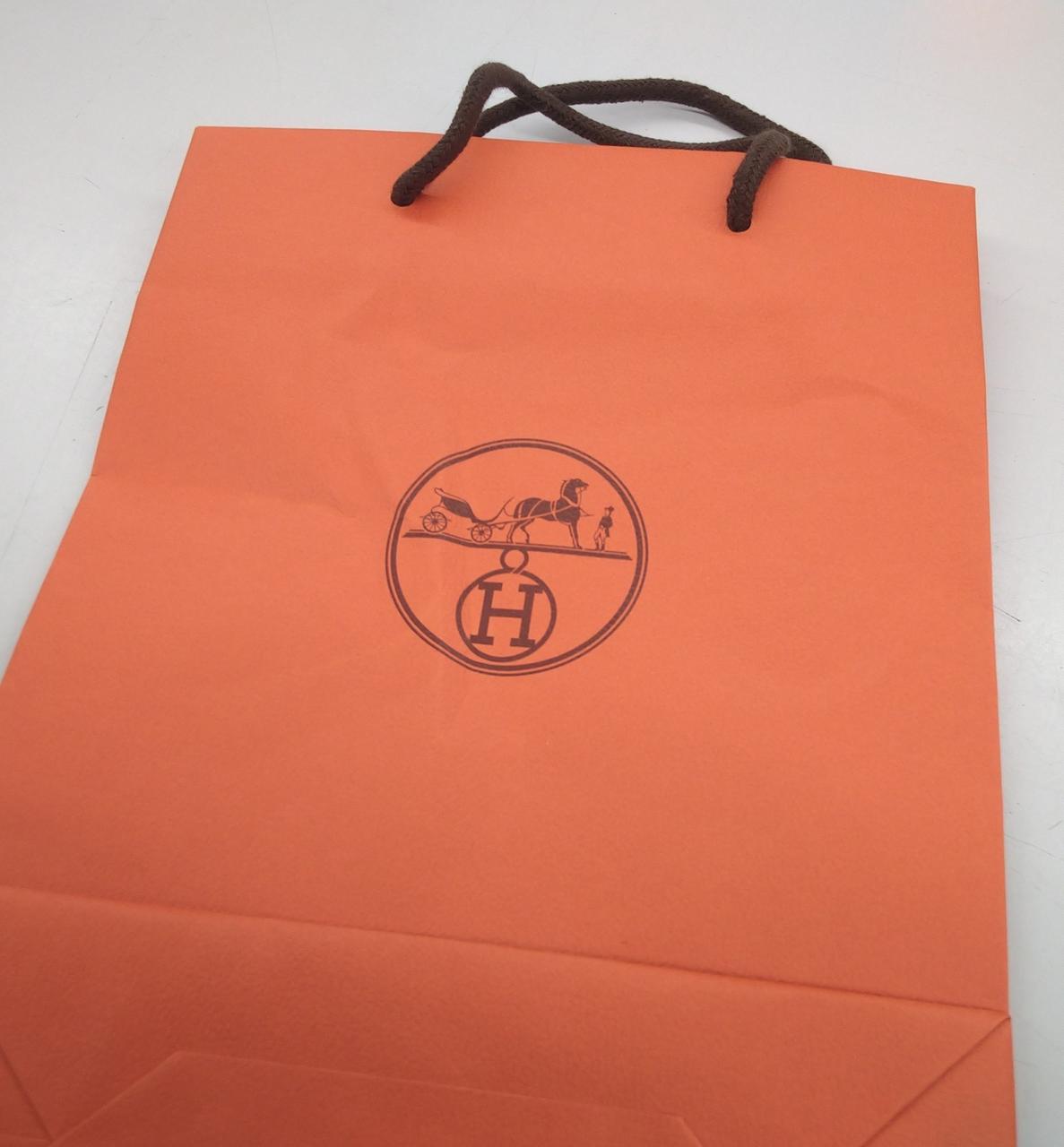 紙袋にシワあり