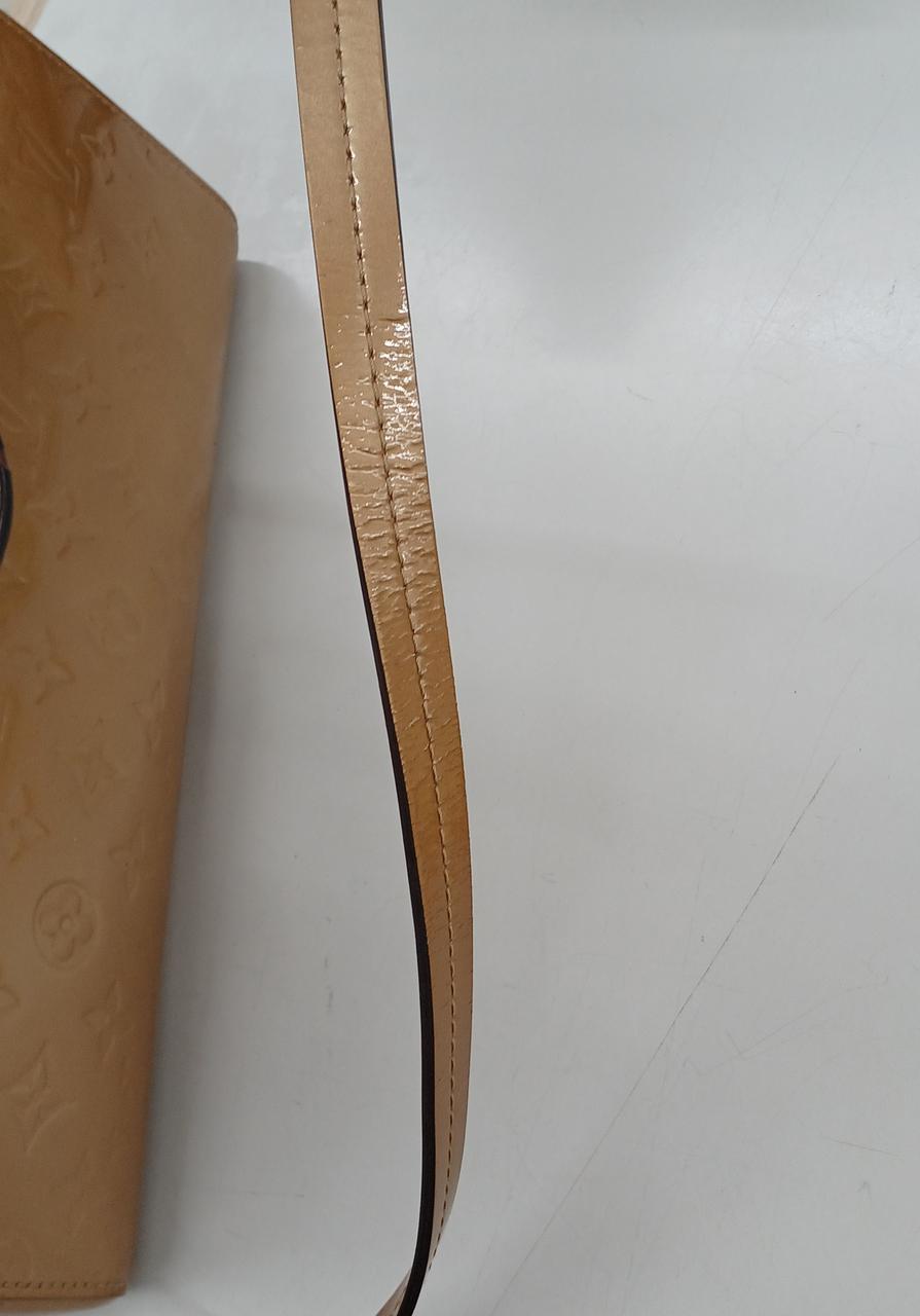 ショルダーヒモ、シワ目立つ所あります