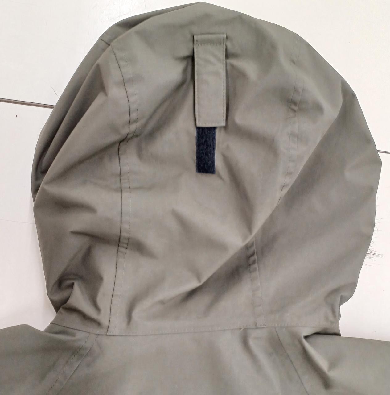 フード後ろ側
調節可能