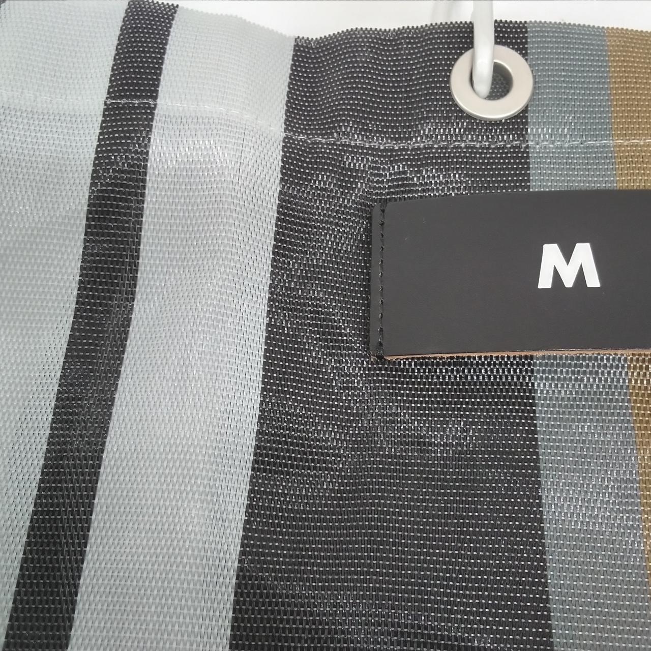 メッシュに光沢あり