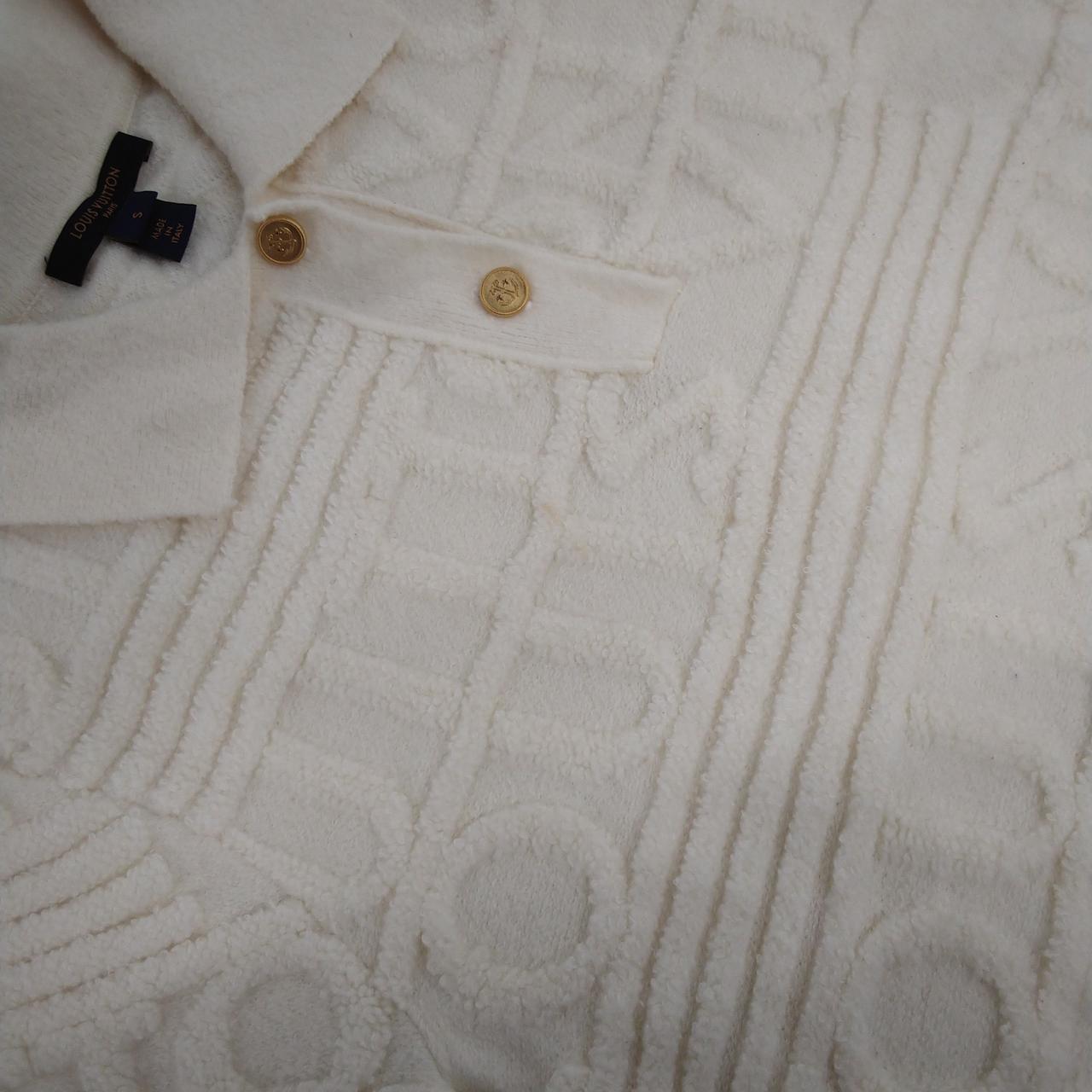 ソース系のシミが薄くあります