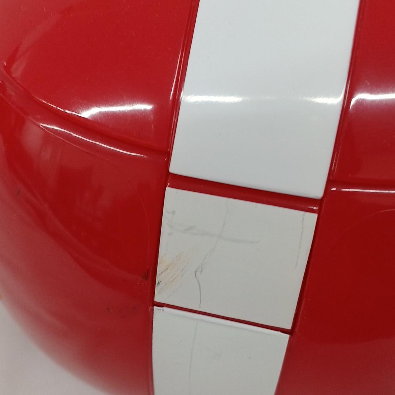 正面に多少の汚れがございます。