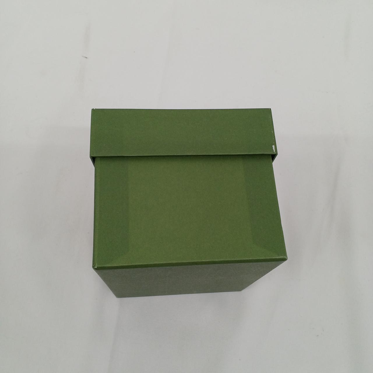 箱に変色あります