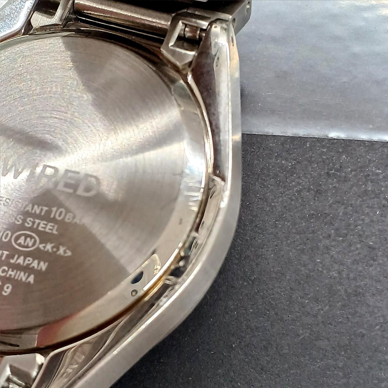 電池蓋にキズあります