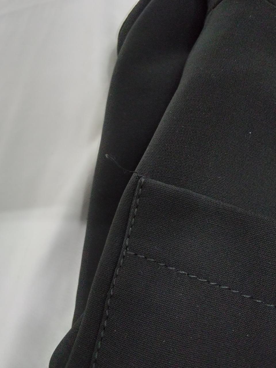 ポケットの部分少し糸出てます