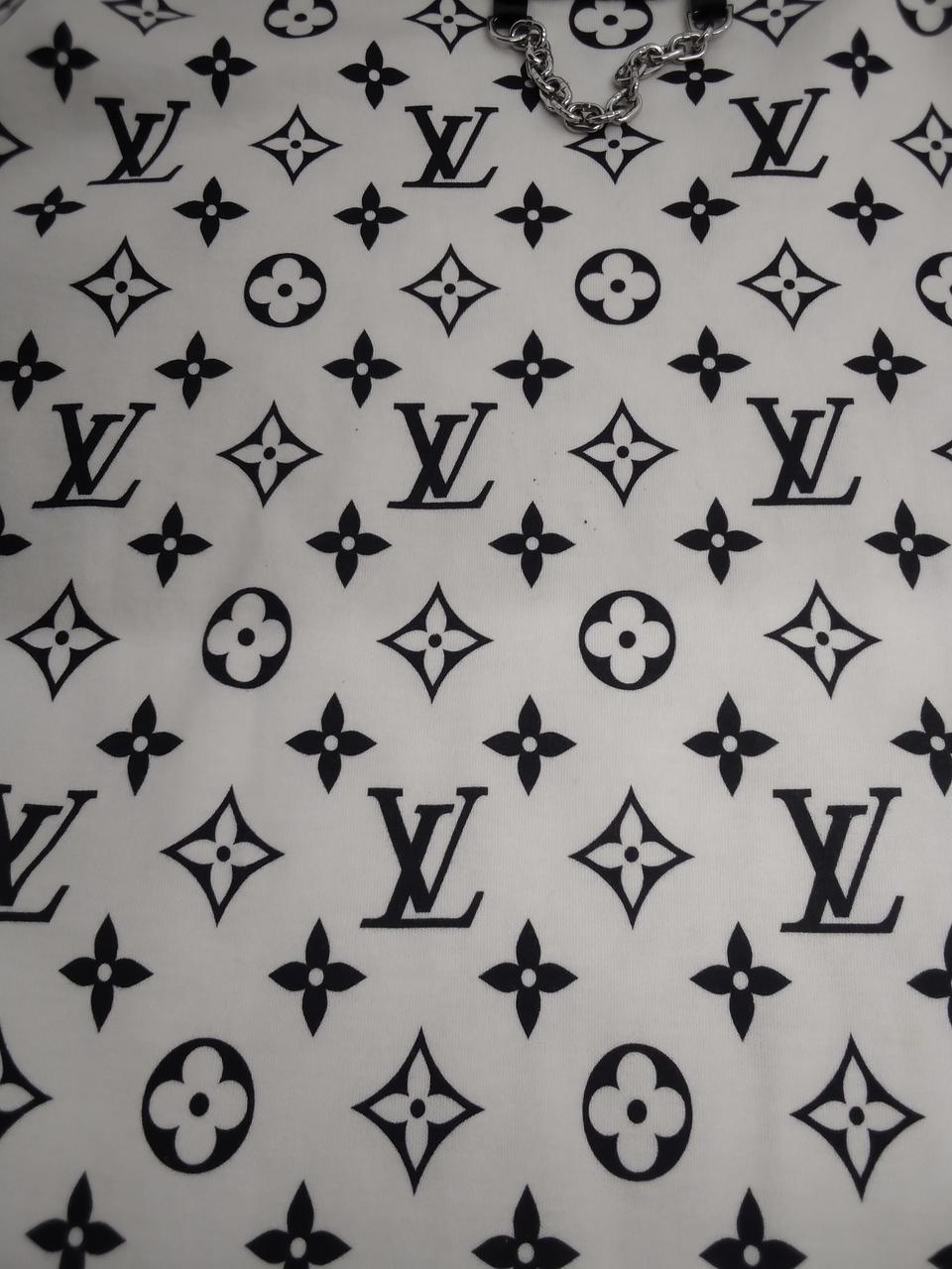 黒いインクのようなシミ点々とあり