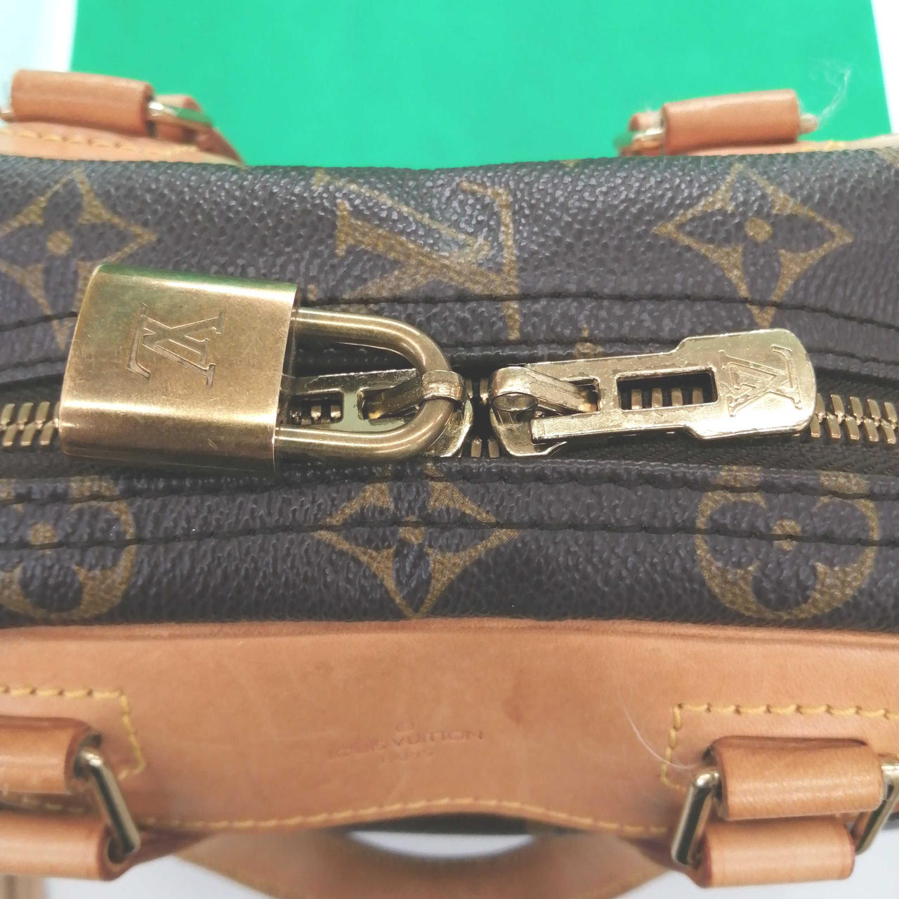 南京錠の鍵は欠品しています。