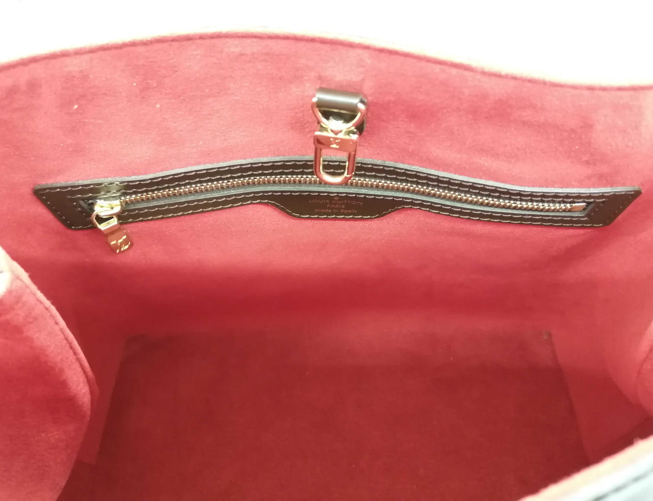 ファスナー付きポケット