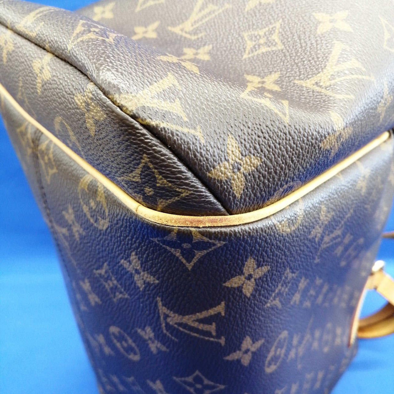 モール部分に擦れがあります