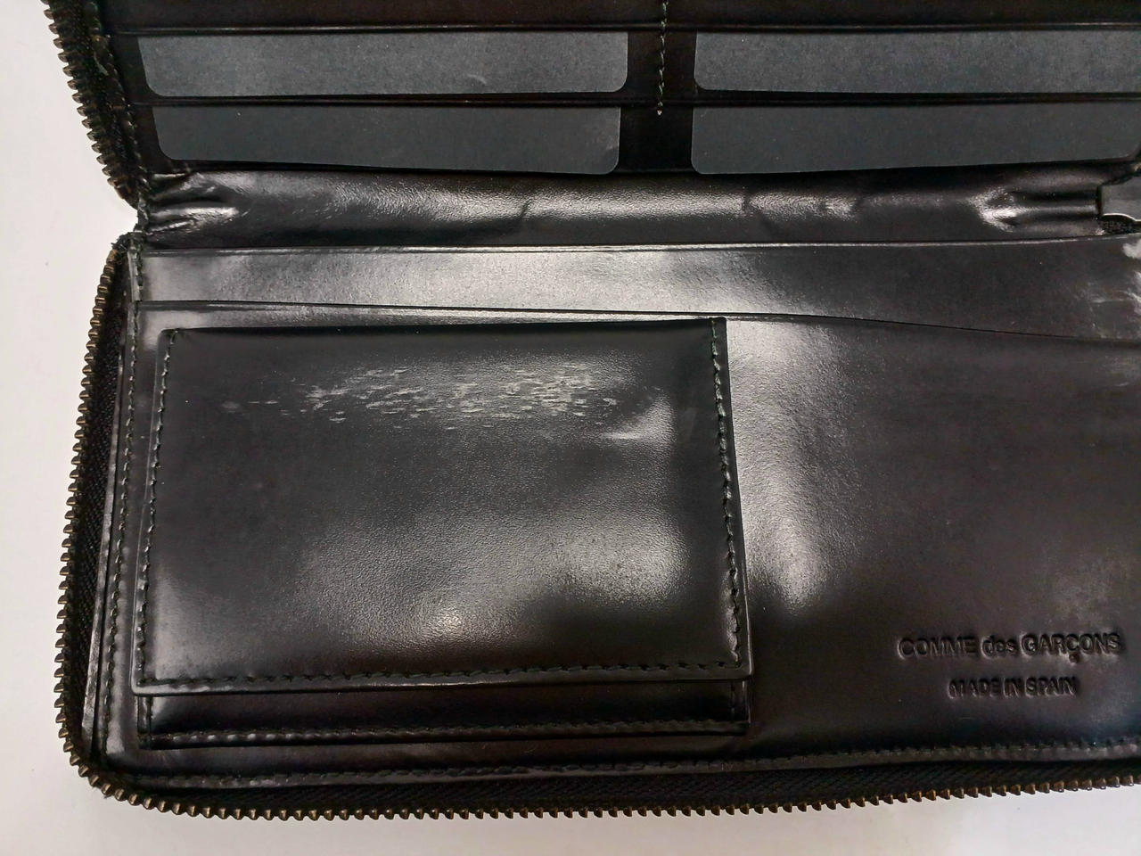 コインケースカバー、キズが見受けられます