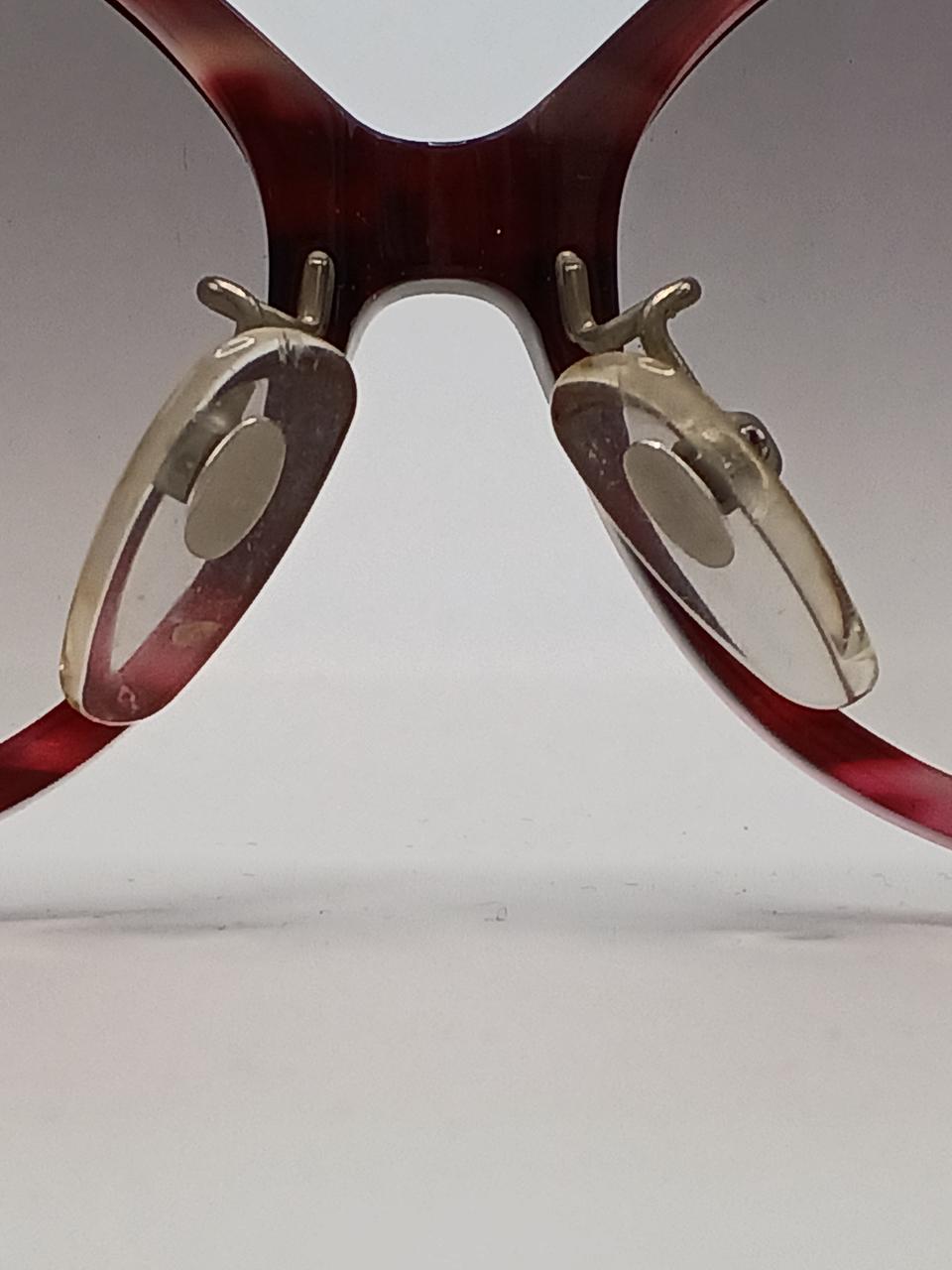 ノーズパッドにやや汚れが見受けられます。