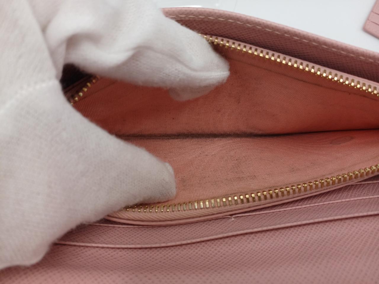 小銭入れのヨゴレ目立ちます。