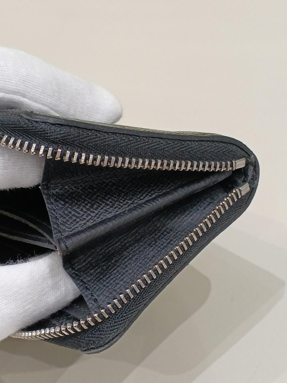 少し白く汚れてます