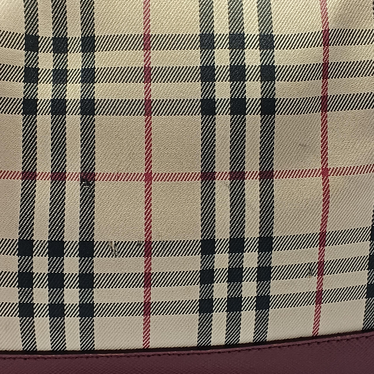 ほつれている箇所があります