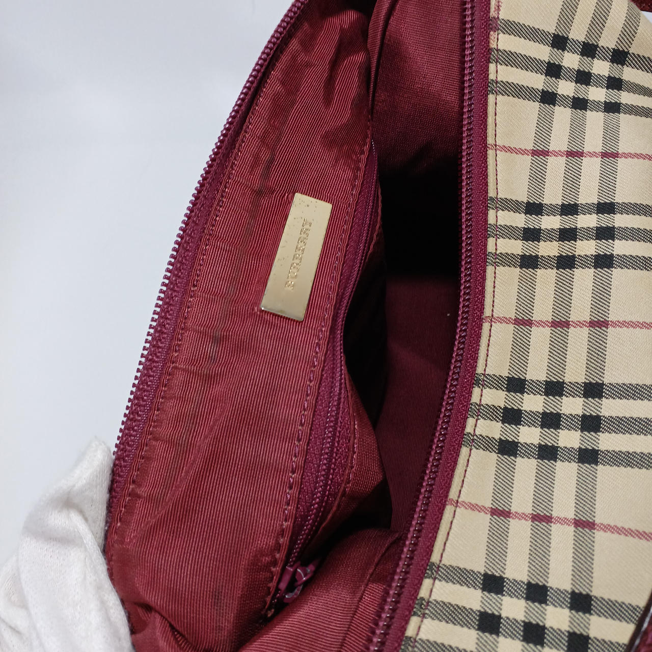 黒い線の汚れがあります