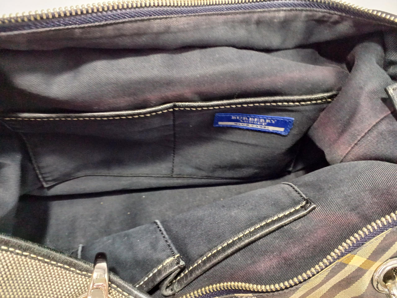 内部、赤くなっています。