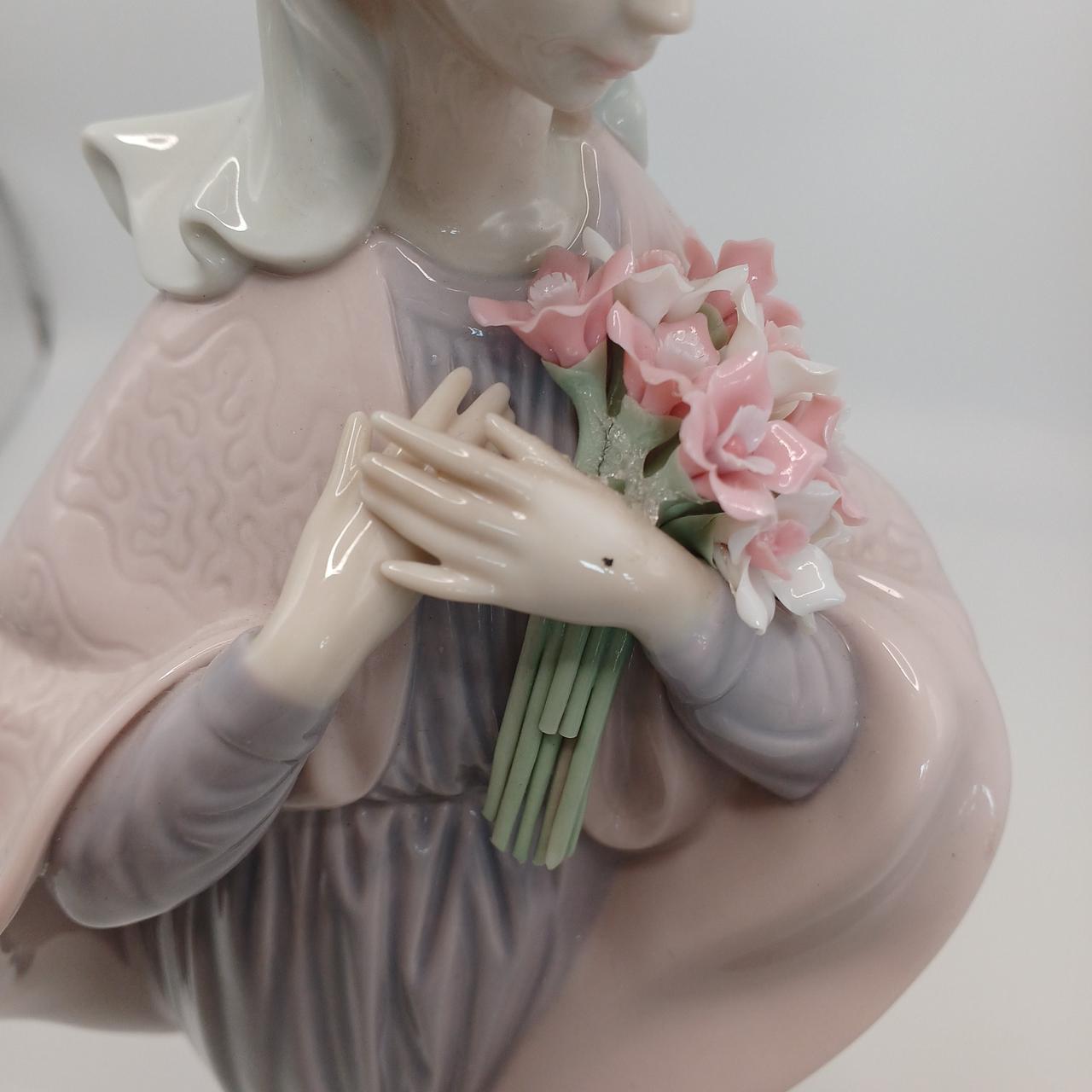 リアドロ リヤドロ(LLADRO)|リアドロ 陶磁器人形 花を持つマリア