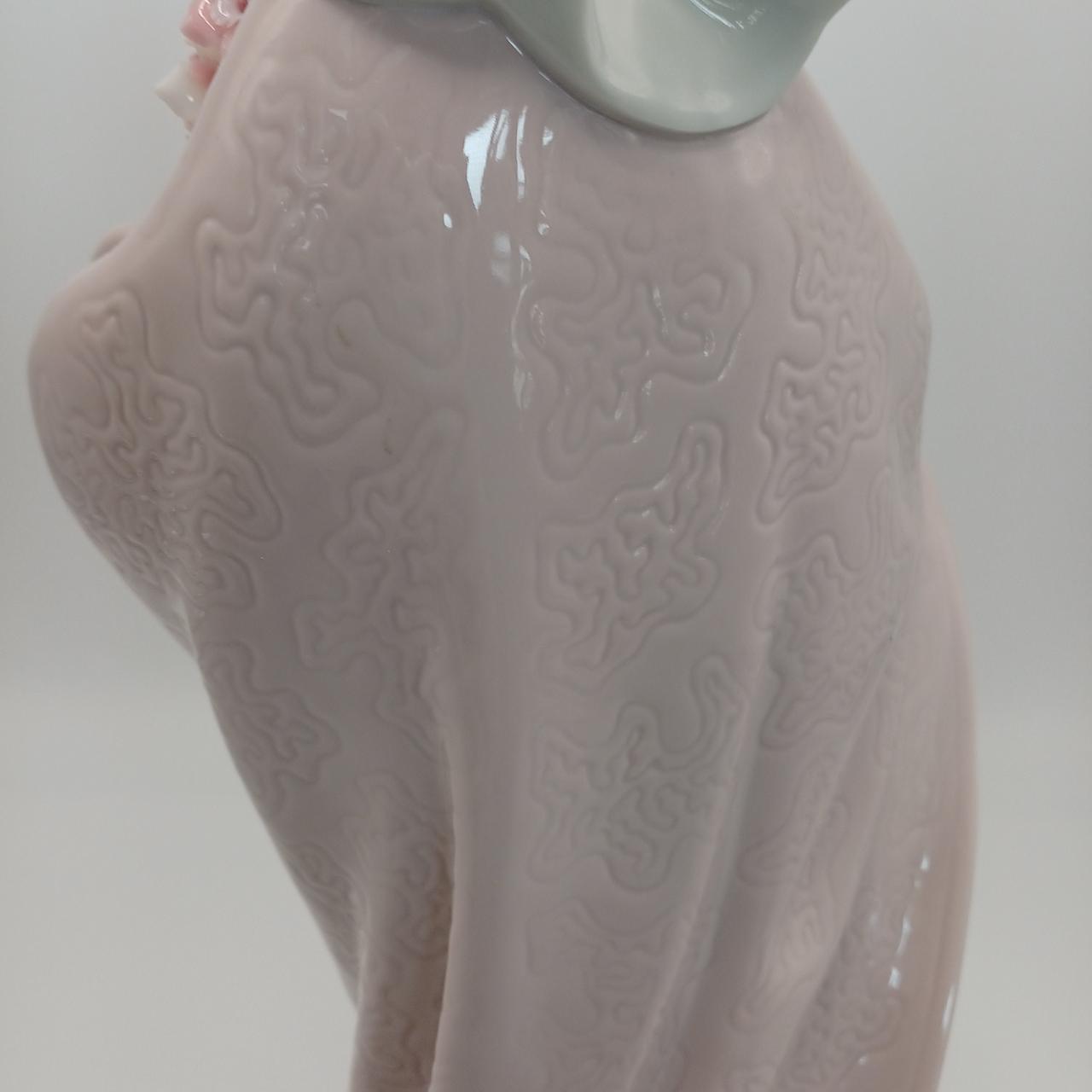 リアドロ リヤドロ(LLADRO)|リアドロ 陶磁器人形 花を持つマリア